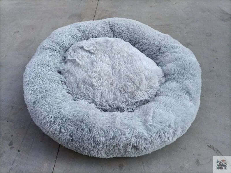 Rundes Kuschelbett für Hunde und Katzen - Fluffy Comfort in sanftem Grau, ideal für Entspannung und Geborgenheit