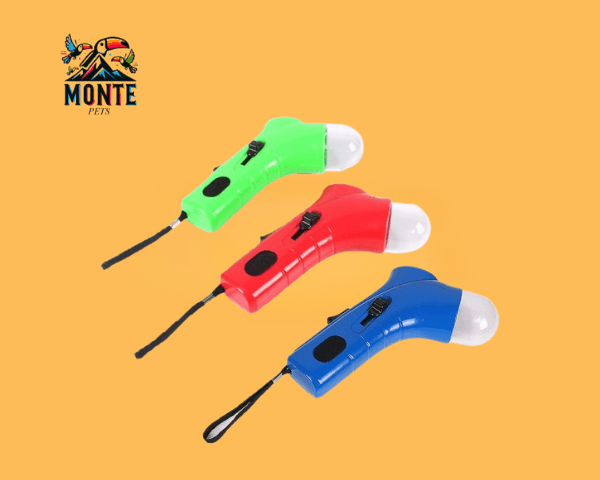 Hundespielzeug Snack-Katapult Outdoor in drei Farben für interaktives Spiel mit Haustieren von MONTE PETS.